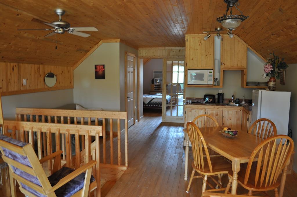 Gite De La Riviere Bed and Breakfast Chibougamau Buitenkant foto